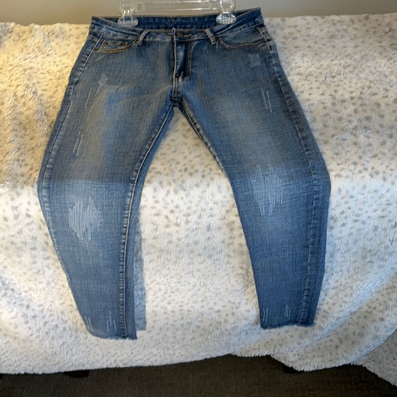 3/$25 Stretchy Skinny Jeans Size M NWOT - Picture 1 of 7